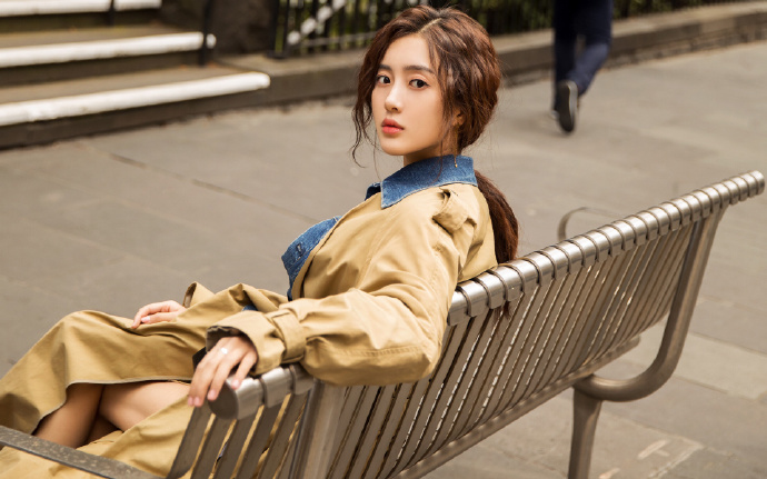 纽约苏富比拍卖行将拍卖珍稀幼年角鼻龙骨骼化石